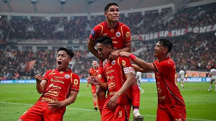 skor persija vs persebaya gol runtukahu