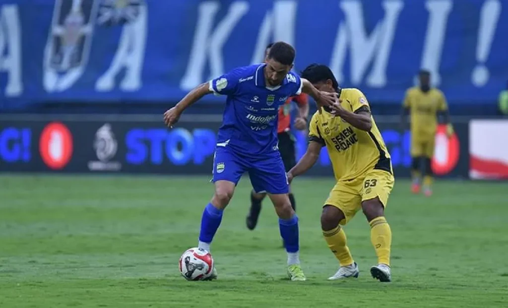 analisis susunan pemain persib
